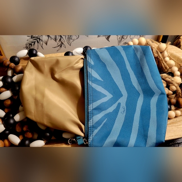 Coach Teal and Light Blue Cosmetic Bag With Logo  Hang Tag - Picture 11 of 12